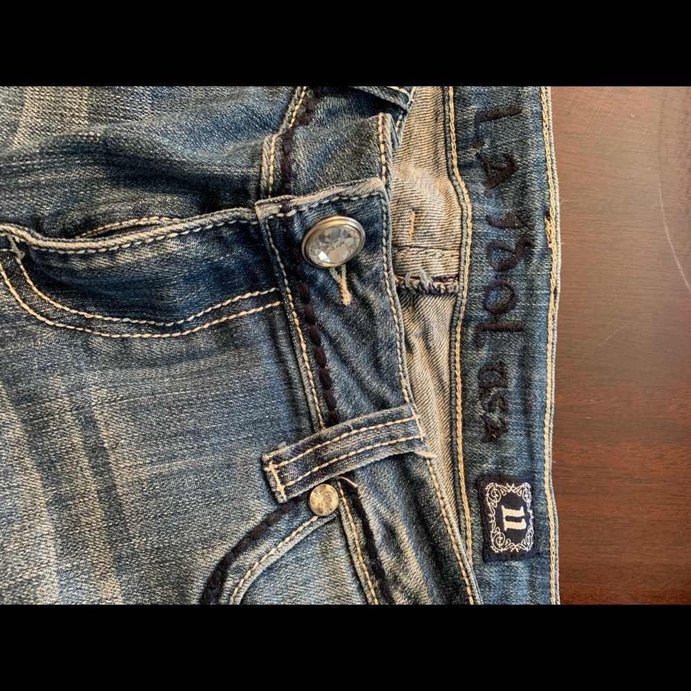 Distressed size 11 L.A. Idol Jean capris